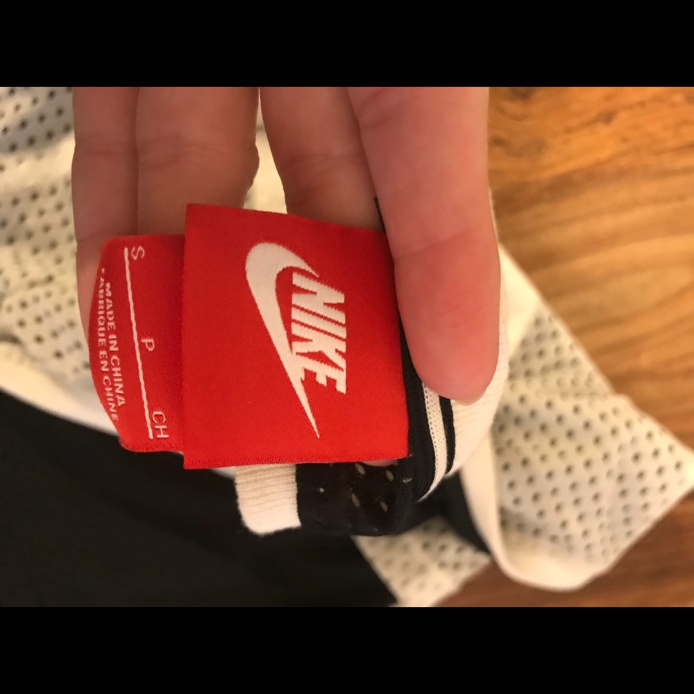 Nike tank- jersey material - Picture 3 of 3